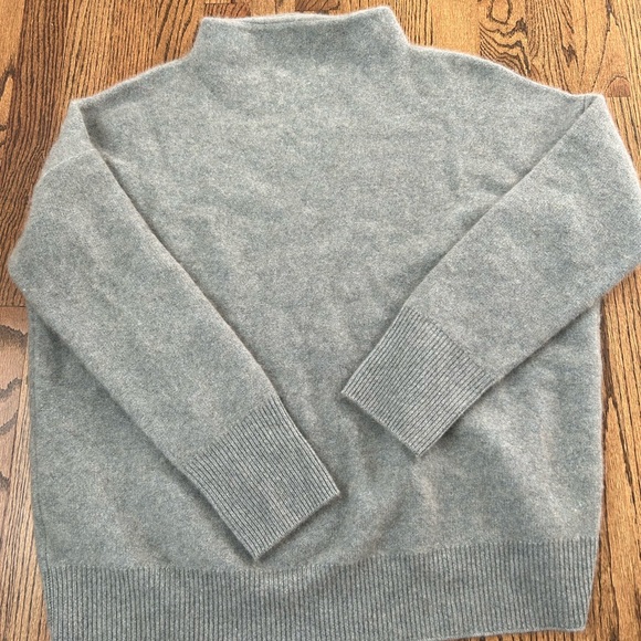 Vince Sweaters - VINCE 100% CASHMERE SWEATER SIZE L